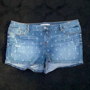 Anchor pattern jean shorts